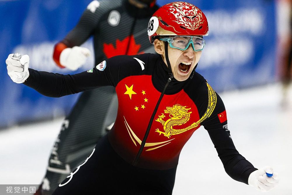 指挥官娜塔莉;阿尔忒弥斯（米拉;乔沃维奇 饰）和神秘的猎人（托尼;贾 饰），从敌对到逐渐建立信任，俩人决定联手对抗各种体型庞大的飞龙与猛兽